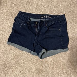 Universal Thread Short